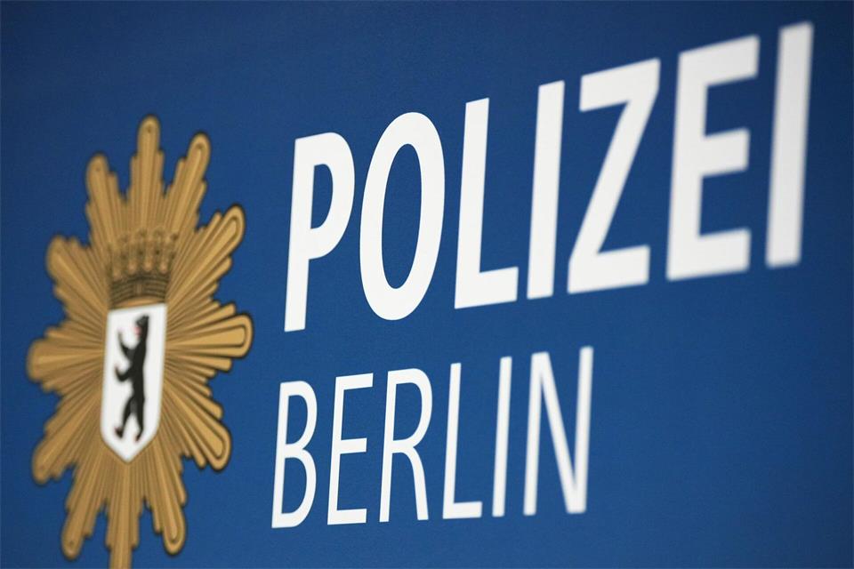 Zum dritten Seniorensicherheitstag bietet die Polizei Veranstaltungen in Spandau, Biesdorf und Friedrichshain an. (Symbolbild)Soeren Stache/dpa
