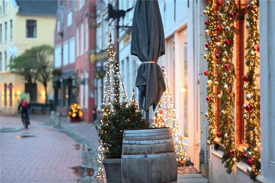 Zum ersten Advent und dem meteorologischen Winterbeginn wird das Wetter mild. (Symbolbild)Lars Penning/dpa