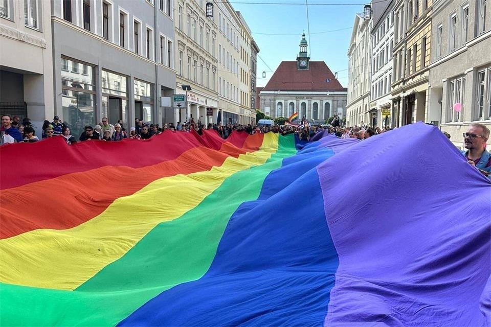 Zum fünften Mal fand der CSD in Görlitz statt. (Archivbild) Danilo Dittrich/dpa