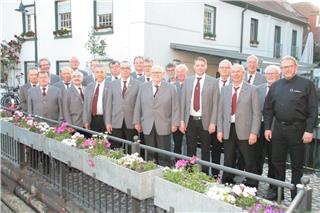 Zum gemeinsamen Singen mit den Konzert-Besuchern lädt unter anderem das Lied „Heimatlos“ von Freddy Quinn ein.