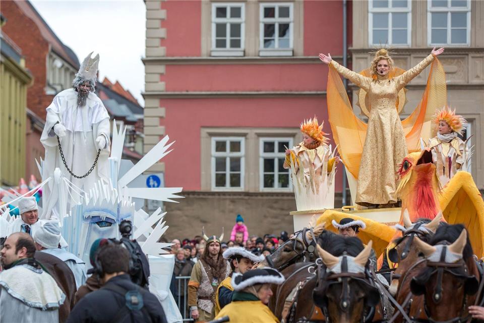 Zum großen Frühlingsfest Sommergewinn gehört das traditionelle Streitgespräch, bei dem Frau Sunna über Herrn Winter siegt. (Archivbild)picture alliance / arifoto UG/dpa-Zentralbild/dpa