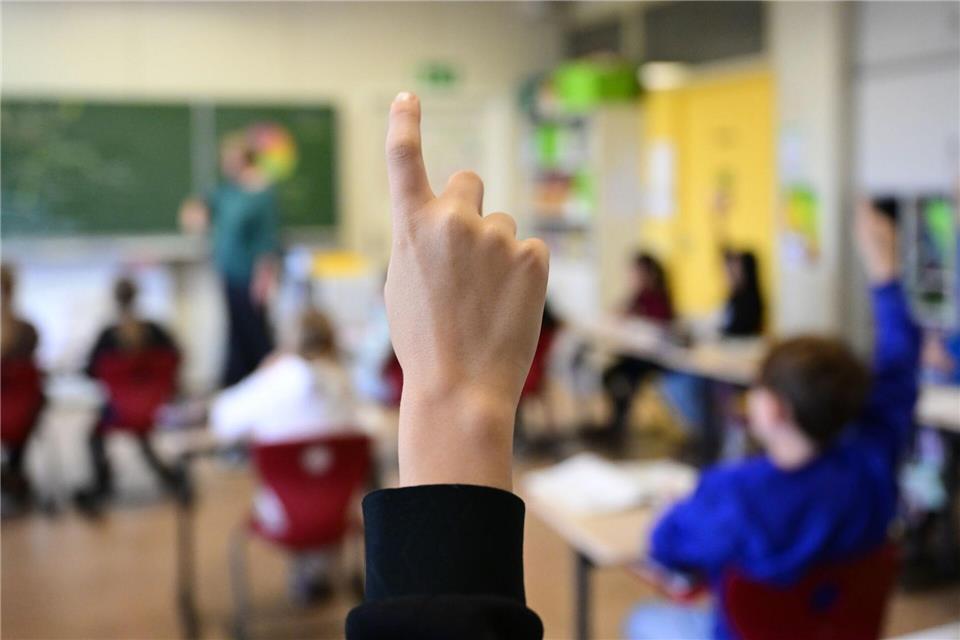 Zum kommenden Schuljahr wechseln mehr als 17.000 Kinder in die fünfte Klasse einer weiterführenden Schule. (Symbolbild)Bernd Weißbrod/dpa