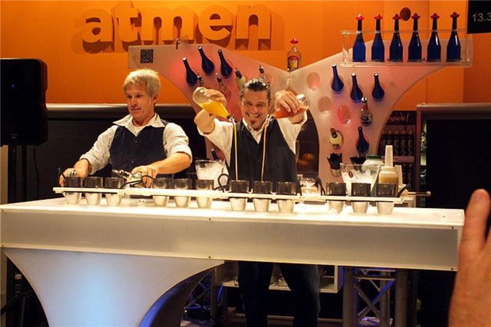 Zum krönenden Abschluss zeigt Take Two eine Cocktail-Show.