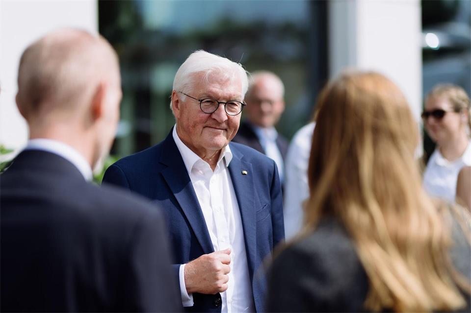 Zum nun 20. Mal geht Bundespräsident Frank-Walter Steinmeier mit seiner Ortszeit in ein Städtchen abseits der Metropolen - und mit Bürgern auf Tuchfühlung. (Archivbild)Philipp von Ditfurth/dpa