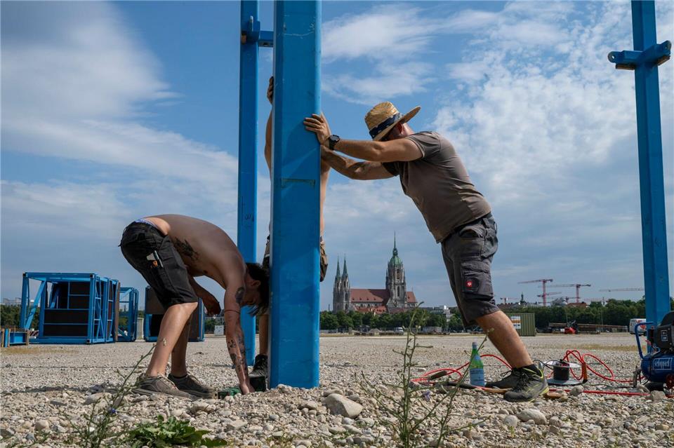 Zum offiziellen Ausbaustart rechnete der Deutsche Wetterdienst noch einmal mit hohen Temperaturen in München.Peter Kneffel/dpa