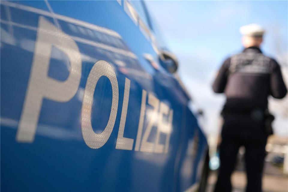 Zunächst waren nur wenige Informationen über den Unfall auf der A6 bekannt. (Symbolbild)Bernd Weißbrod/dpa