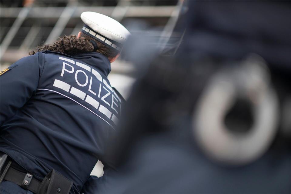 Zunächst waren nur wenige Informationen über den Vorfall bekannt. (Symbolbild)Marijan Murat/dpa