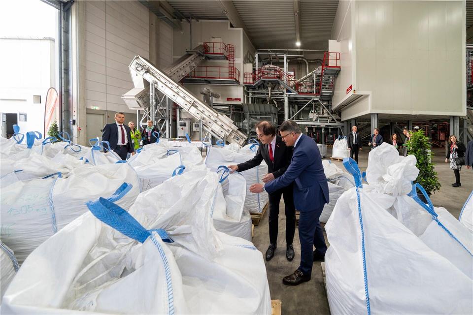 Zur Eröffnung kam Ministerpräsident Boris Rhein (CDU, r). Andreas Arnold/dpa