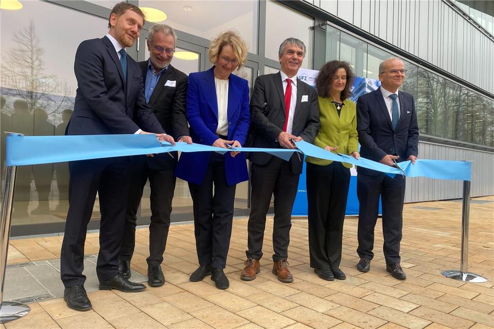 Zur Eröffnung kamen zahlreiche Vertreter aus Politik und Wissenschaft,Daniel Josling/dpa