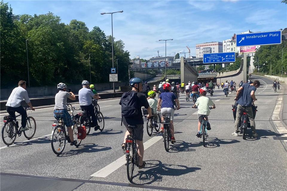 Zur Fahrrad-Sternfahrt werden auch in diesem Jahr wieder Tausende Menschen erwartet. (Archivbild)Anja Mia Neumann/dpa