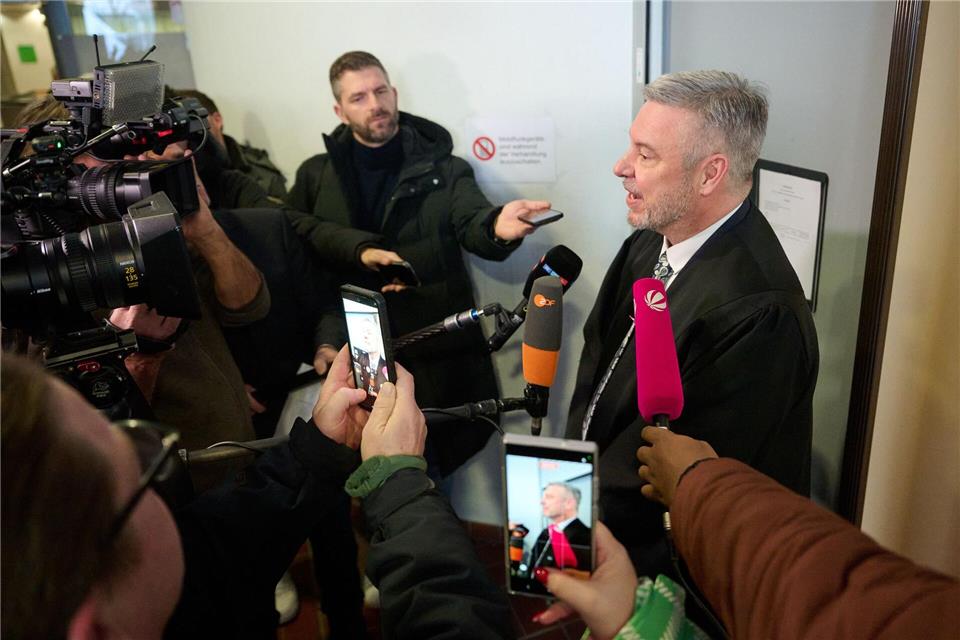 Zur Frage nach einem Rechtsgespräch äußerte sich der Verteidiger zunächst nichtBernd Thissen/dpa