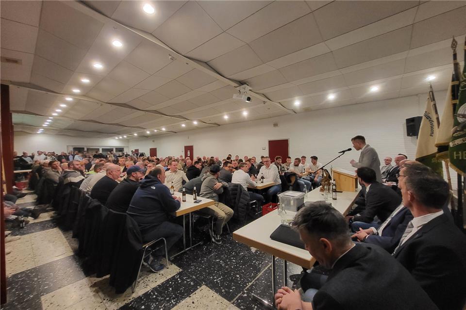 Zur Generalversammlung am Samstagabend kamen ungewöhnlich viele Mitglieder zusammen, denn im Zentrum stand die Abstimmung über eine entsprechende Satzungsänderung.