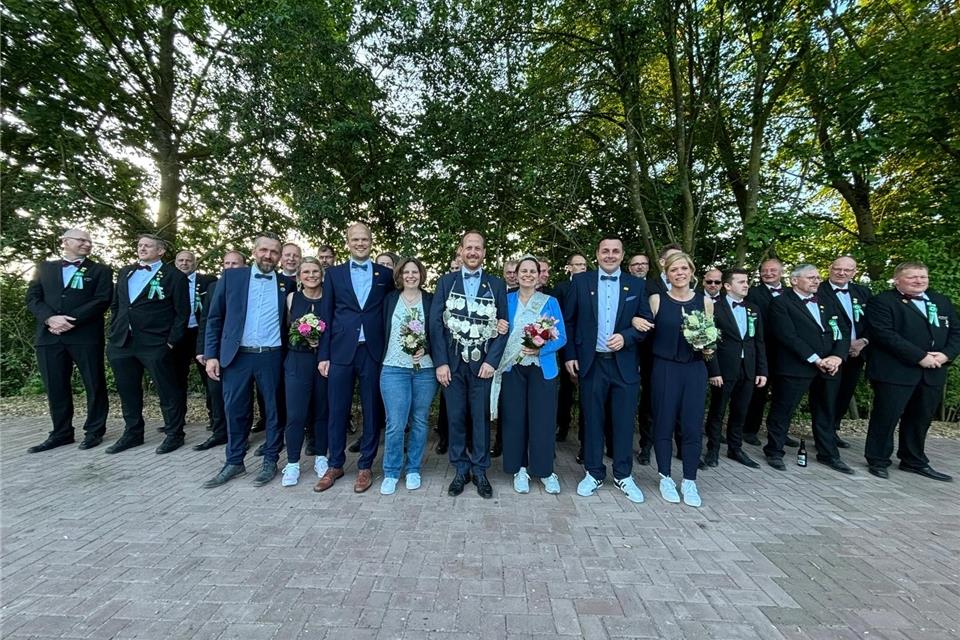Zur Königin erkor sich Philip Demey Katrin Bente. Mit auf dem Thron sind Sascha Rickert mit Birgit Diehl, Dennis Diehl mit Sandra Rickert und Maik Ostendarp mit Kerstin Demey.