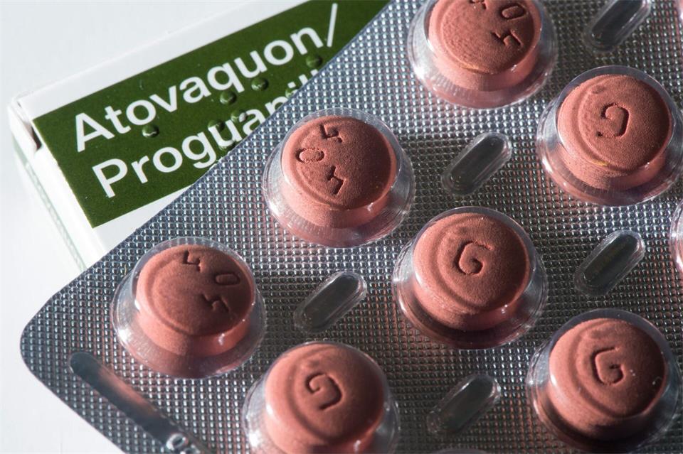 Zur Malaria-Prophylaxe für Reisende gibt es eine Reihe unterschiedlicher Medikamente. Hierzu sollte man sich rechtzeitig vor Reisebeginn in Risikogebiete ärztlich beraten lassen.Franziska Gabbert/dpa-tmn