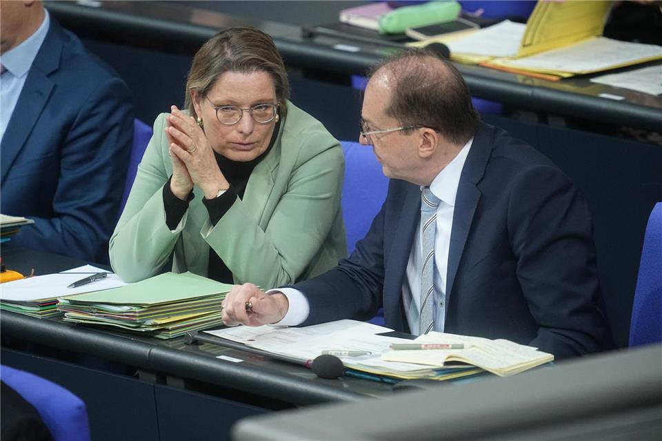Zur Speicherpflicht für IP-Adressen hat es Gespräche zwischen Justizministerin Hubig (SPD) und Innenminister Dobrindt (CSU) gegeben. (Archivfoto)Michael Kappeler/dpa