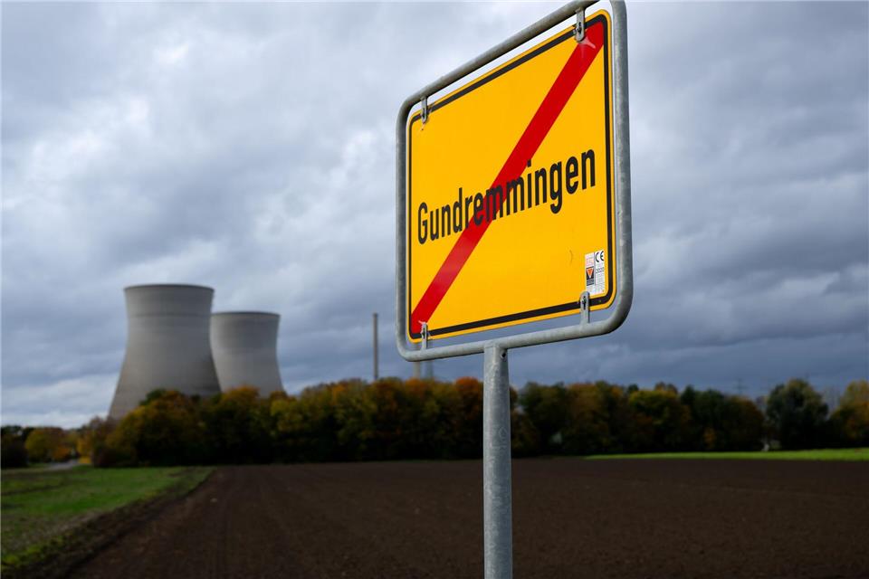 Sprengung von Kühltürmen: 56.000 Tonnen Stahlbeton fallen  Zur Sprengung der Kühltürme werden im Umland Tausende Schaulustige erwartet. (Archivbild)Sven Hoppe/dpa
