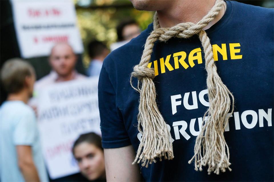 Zur Unterstützung der Anti-Korruptionskämpfer sind in der Ukraine immer wieder auch Demonstranten auf die Straße gegangen. (Archivbild)Sergey Dolzhenko/epa/dpa