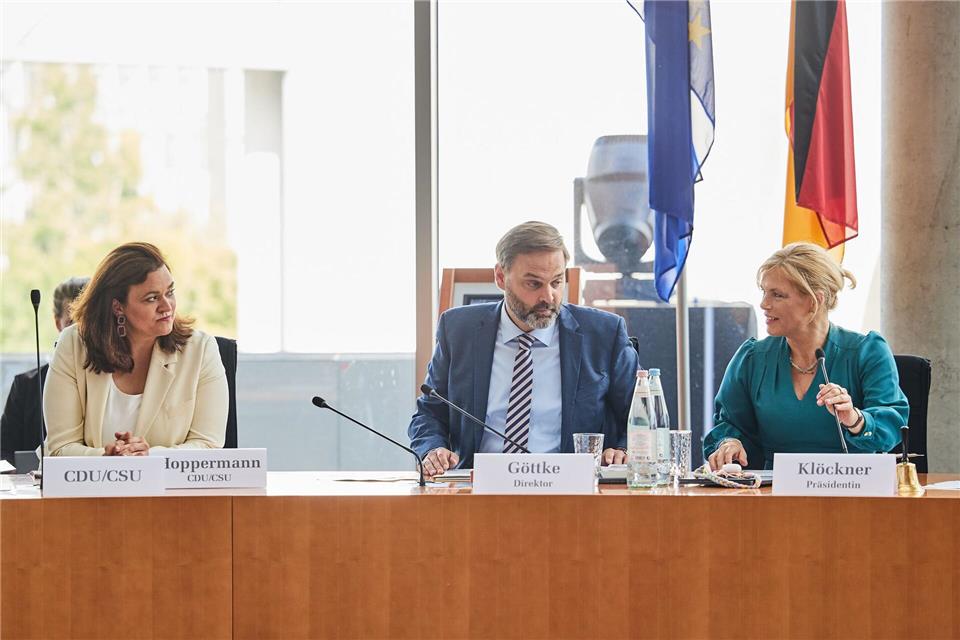 Corona-Kommission des Bundestags gestartet Zur konstituierenden Sitzung war Bundestagspräsidentin Julia Klöckner (CDU) mit dabei.Jörg Carstensen/dpa