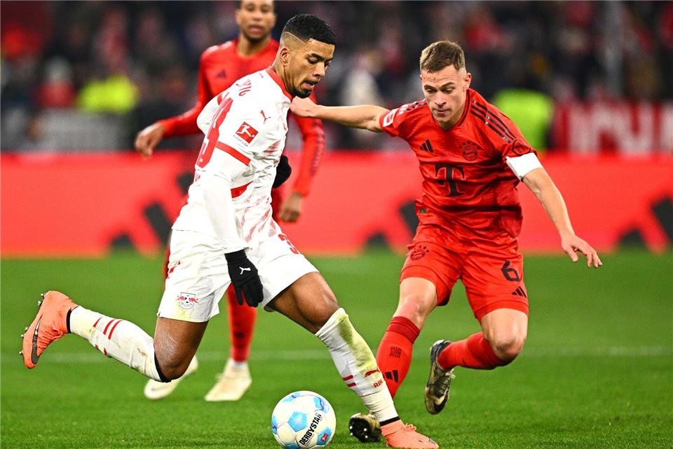 Zurück in der Bundesliga: Ausgerechnet gegen die Bayern könnte Benjamin Henrichs (l) wieder im Leipzig-Kader stehen (Archivbild)Tom Weller/dpa