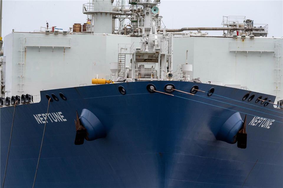 Zusätzlich zu dem vorhandenen Terminalschiff soll in Zukunft noch ein zweites an Rügens Küste stationiert werden.Stefan Sauer/dpa