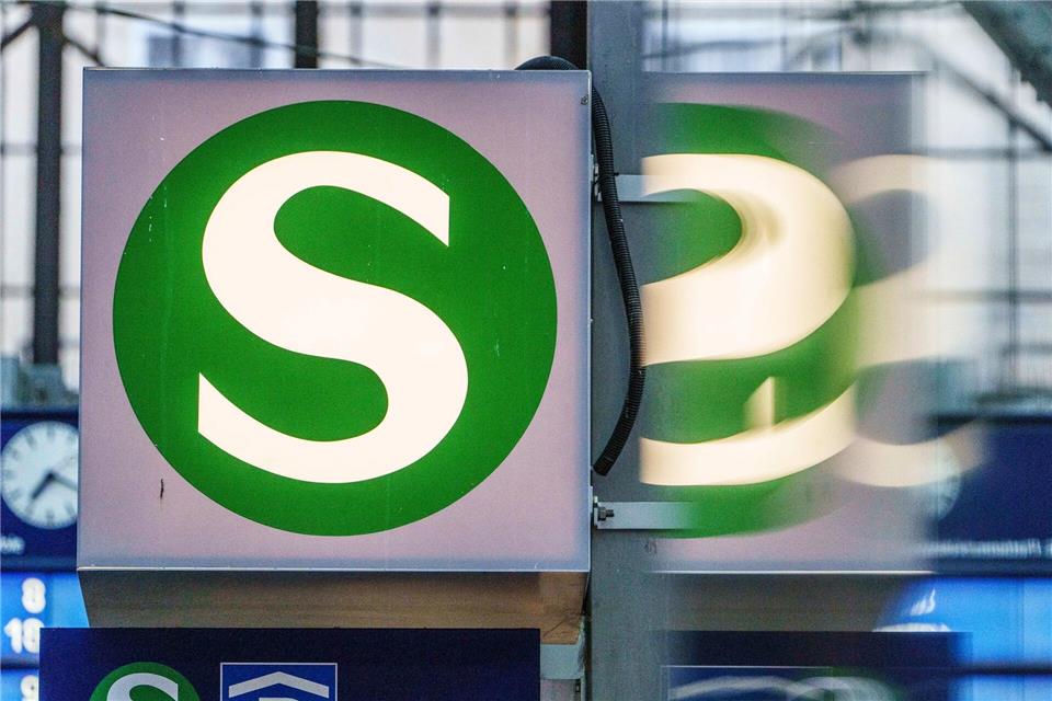 Zusätzlich zum Warnstreik im Nahverkehr sorgt ein Schienenbruch an der Konstablerwache in Frankfurt für erhebliche Einschränkungen im S-Bahnverkehr. (Symbolbild) Andreas Arnold/dpa