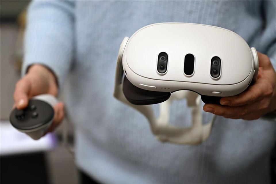 Zusätzlich zur VR-Therapie bekommen die Patienten Medikamente.Lilli Förter/dpa