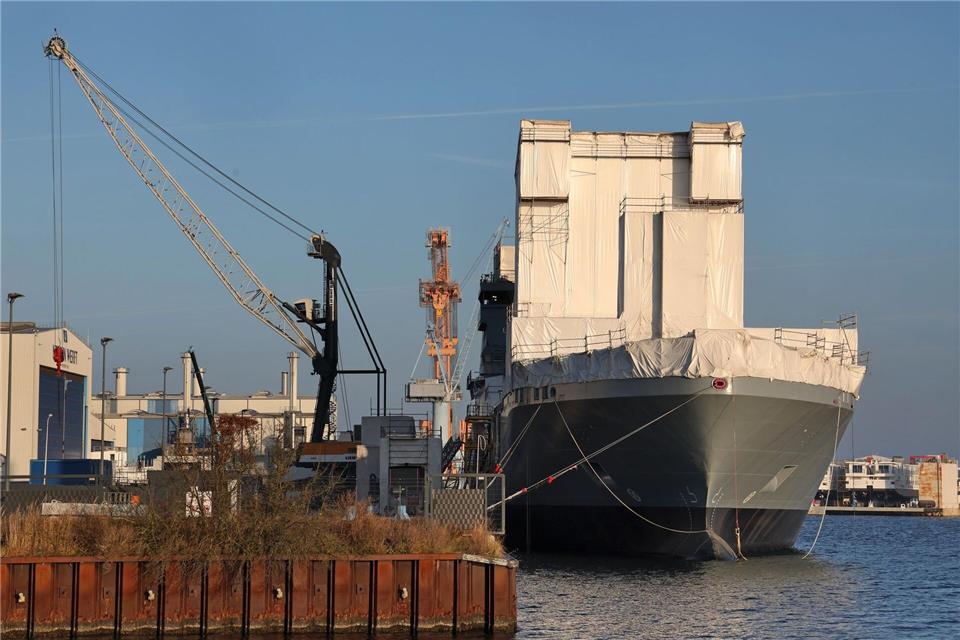 Zusammen mit der Bremer NVL Group ist die Meyer-Werft-Gruppe auch am Bau von Marinetankschiffen für die Deutsche Marine beteiligt, die in Rostock entstehen.Bernd Wüstneck/dpa