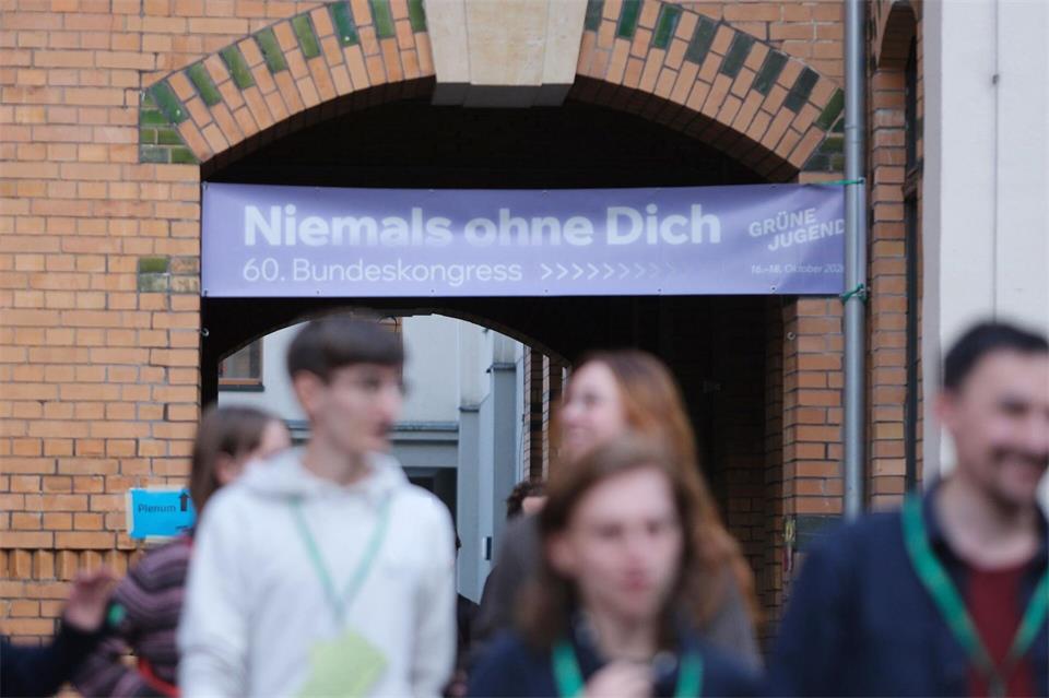 Zusammenarbeit mit Linker oder CDU? Für viele bei der Grünen Jugend ist die Antwort auf diese Frage klar.Sebastian Willnow/ dpa/dpa