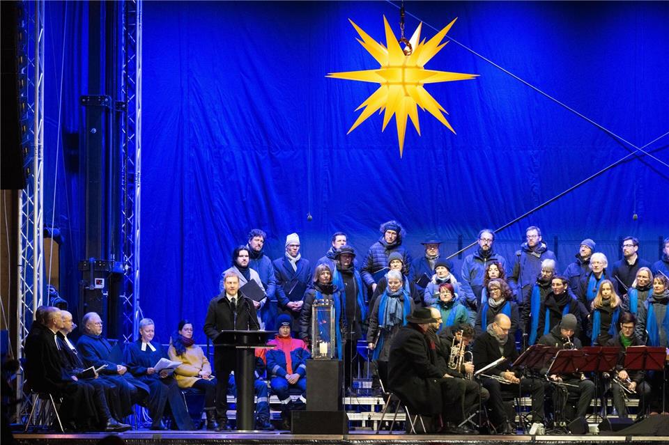 Zusammenrücken, das Verbindende suchen und die Welt „auch einmal aus den Augen und der Perspektive eines anderen sehen“, wünscht sich Sachsens Ministerpräsident Michael Kretschmer (CDU) weiter.Sebastian Kahnert/dpa