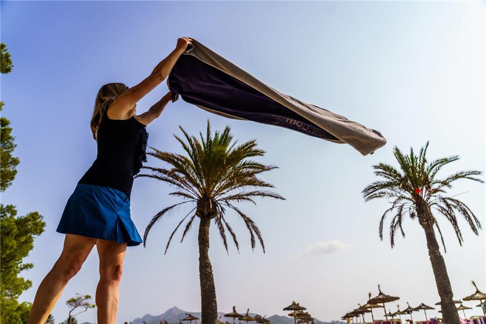 Zuschuss für die schönsten Wochen des Jahres - viele können sich im Sommer über ein Urlaubsgeld freuen (Symbolbild)Andreas Arnold/dpa/dpa-tmn
