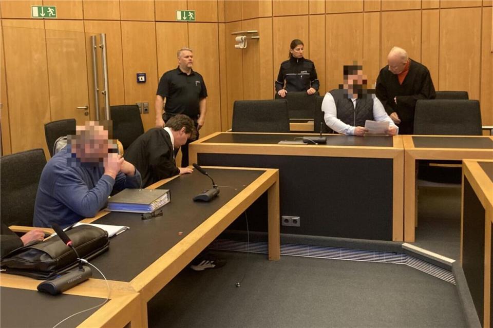 Zwei Bocholter wurden nun wegen Betrugs zu Haftstrafen verurteilt. Sie sollen rund 900.000 Euro von ihren ahnungslosen Kunden bekommen haben.