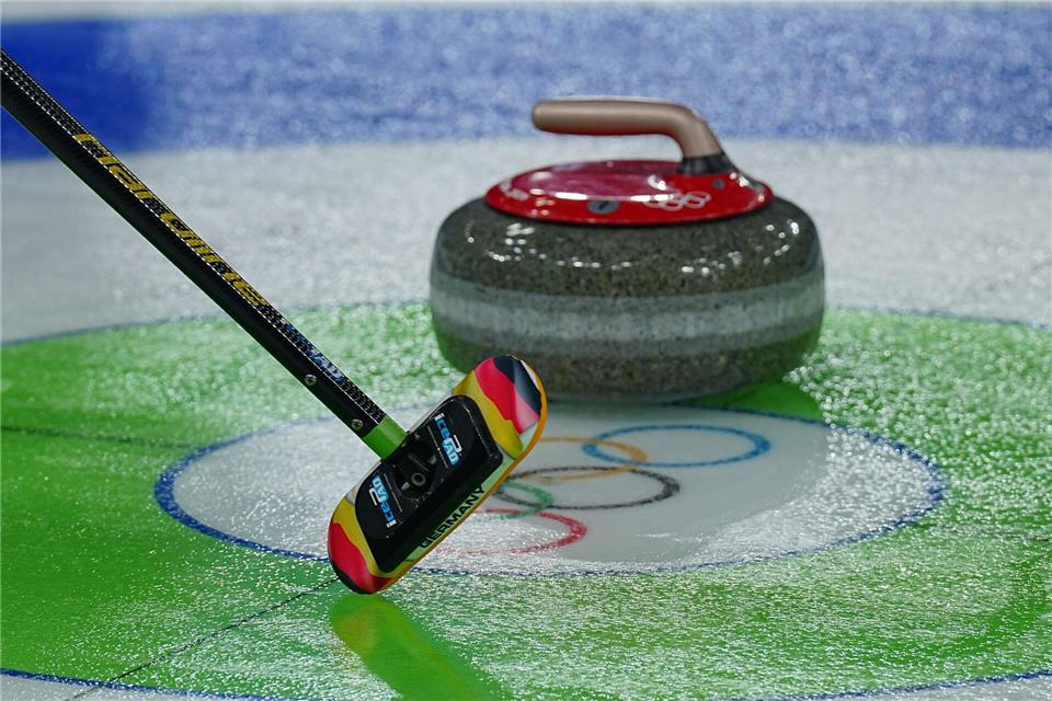 Zwei Curling-Steine sind bei den Paralympics gestohlen worden. (Archivbild) Michael Kappeler/dpa