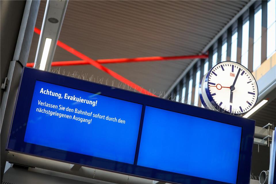 Zwei Evakuierungen binnen zwei Tagen.Christoph Reichwein/dpa