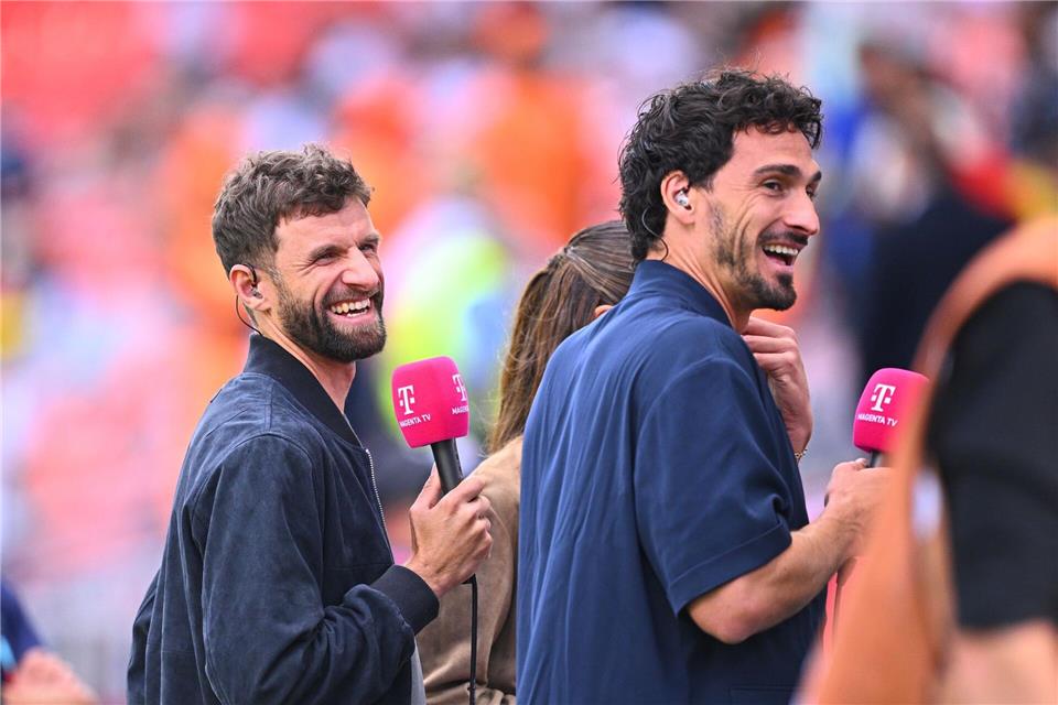 Zwei Ex-Weltmeister - aber auch zwei für den DFB? Thomas Müller (l) und Mats Hummels. (Archivbild)Tom Weller/dpa