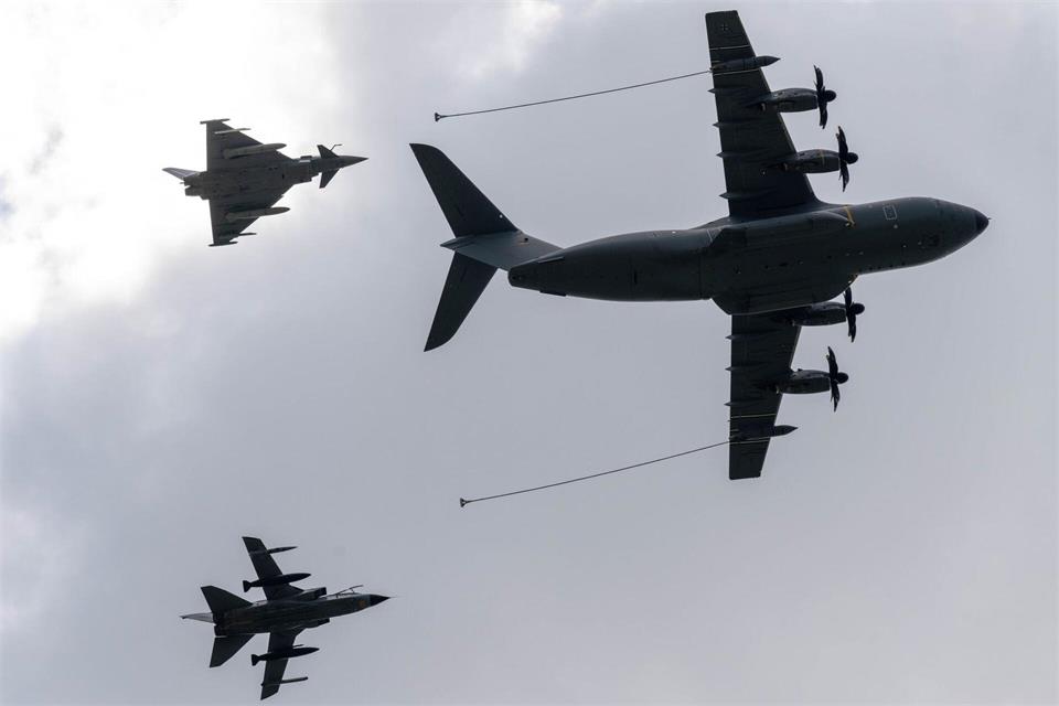 Zwei Flugzeuge vom Typ A400M sollen zur Betankung von Kampfjets bei der Übung eingesetzt werden.Stefan Sauer/dpa