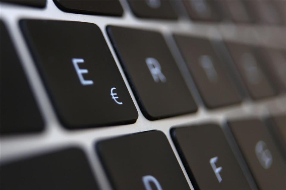 Zwei Frauen verlieren Zehntausende Euro durch Betrugsmasche. (Symbolbild)Karl-Josef Hildenbrand/dpa