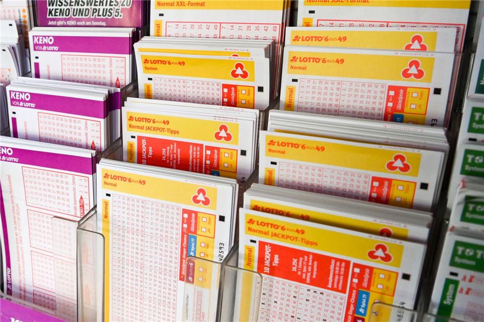 Zwei Glückspilze aus Niedersachsen und Sachsen können sich über einen Millionengewinn freuen. (Symbolbild)Jens Kalaene/dpa-Zentralbild/dpa