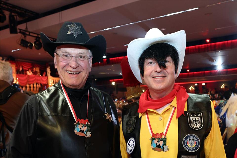 Zwei Innenminister im Fasching: Bayerns Ressortchef Joachim Herrmann und Bundesminister Alexander Dobrindt (beide CSU).Daniel Löb/dpa