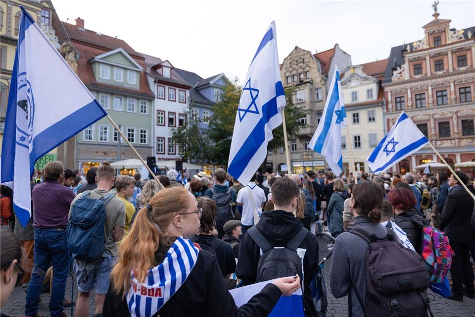 Zwei Jahre nach dem Hamas-Massaker am 7. Oktober 2023 soll in Erfurt an die der Terrororganisation weiterhin festgehaltenen israelischen Geiseln erinnert werden. (Archivbild) Michael Reichel/dpa