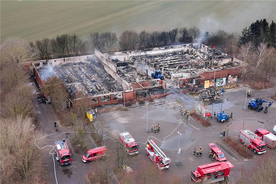 Zwei Jugendliche könnten für den Brand des Supermarktes verantwortlich sein. (Archivbild)Michael Ukas/dpa