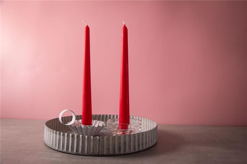 Zwei Kerzen im Vergleich: Brennt eine dank eines Tricks wirklich länger als die andere?Christin Klose/dpa-tmn