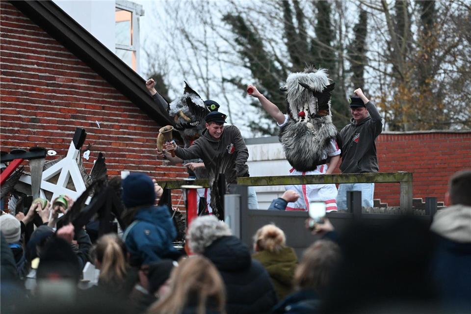 Zwei Klaasohms beginnen ihren Zug über die Insel Borkum. Lars Penning/dpa