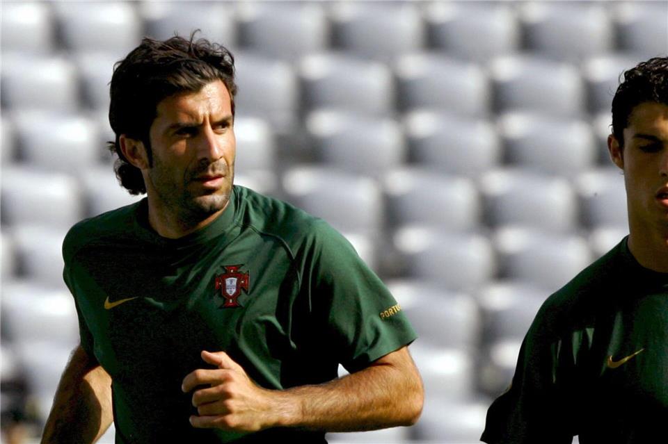 Zwei Legenden Portugals: Luis Figo (l) und Cristiano Ronaldo. (Archivbild)picture alliance / dpa