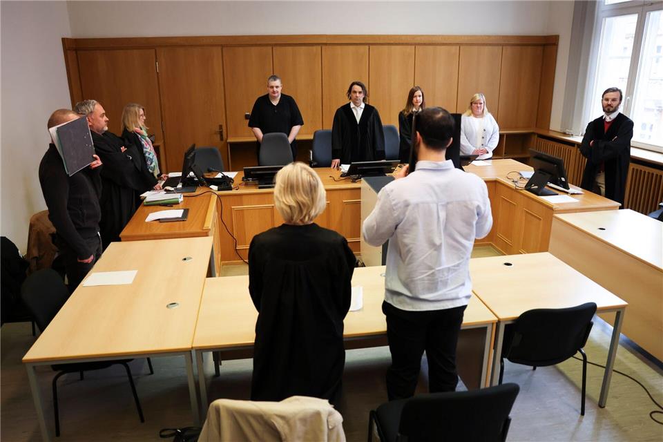 Zwei Männer, die beim Schmuggeln und Vertreiben von Kokain geholfen haben sollen, sind in Hamburg verurteilt worden.Christian Charisius/dpa