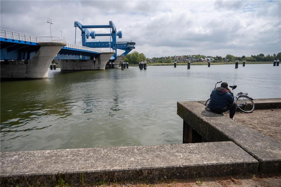 Zwei Männer ertranken im Wolgast Hafenbecken.Stefan Sauer/dpa