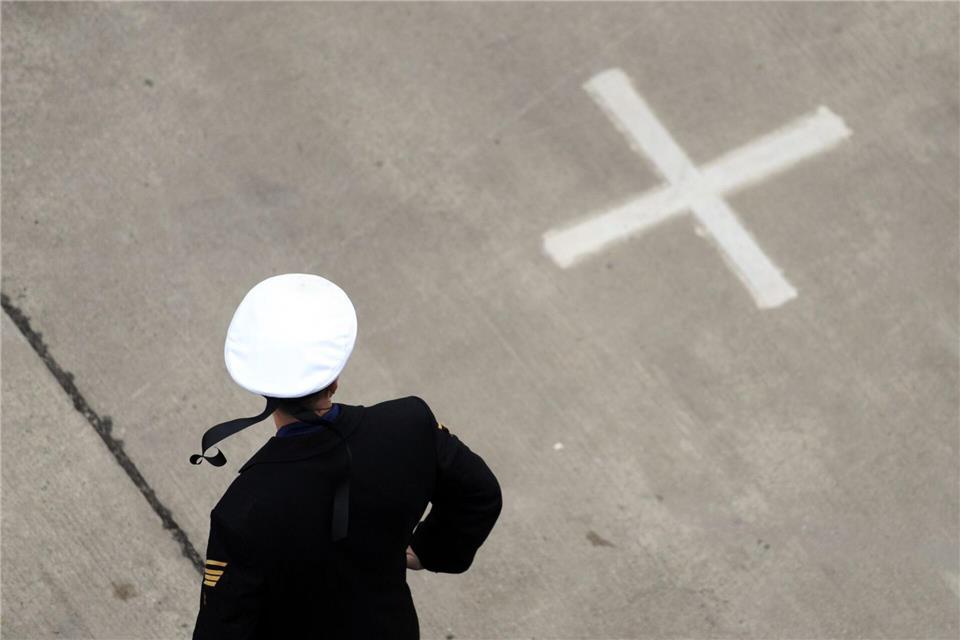 Zwei Männer sind wegen mutmaßlicher Sabotage festgenommen worden - sie stehen im Verdacht, Schiffe manipuliert zu haben, die für die Marine vorgesehen waren. (Symbolbild)picture alliance / dpa