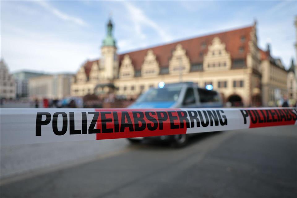 Zwei Menschen sind nach Angaben eines Sprechers der Stadt Leipzig gestorben.Jan Woitas/dpa