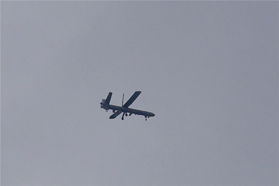 Zwei Menschen werden bei israelischen Luftschlägen im Libanon getötet. Mehrere werden verletzt.Hussein Malla/AP/dpa