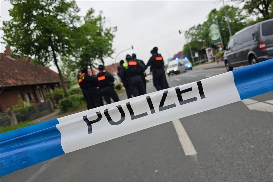 Zwei Menschen wurden vorläufig festgenommen.-/dpa