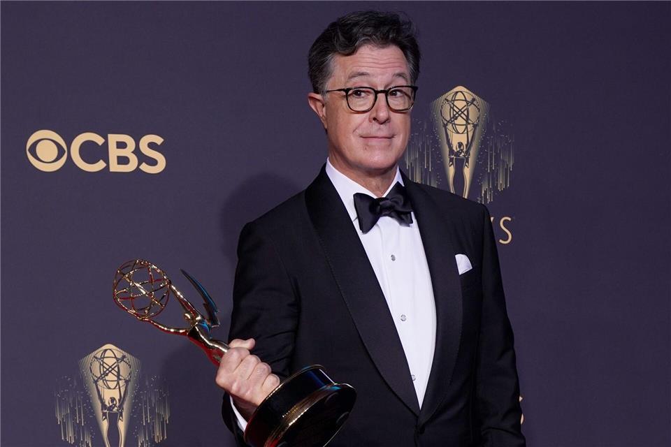 Zwei Monate vor seiner letzten Late-Night-Show hat US-Satiriker Stephen Colbert (61) seine Mitarbeit am Drehbuch für einen neuen „Herr der Ringe“-Film angekündigt. (Archivbild)Chris Pizzello/Invision via AP/dpa